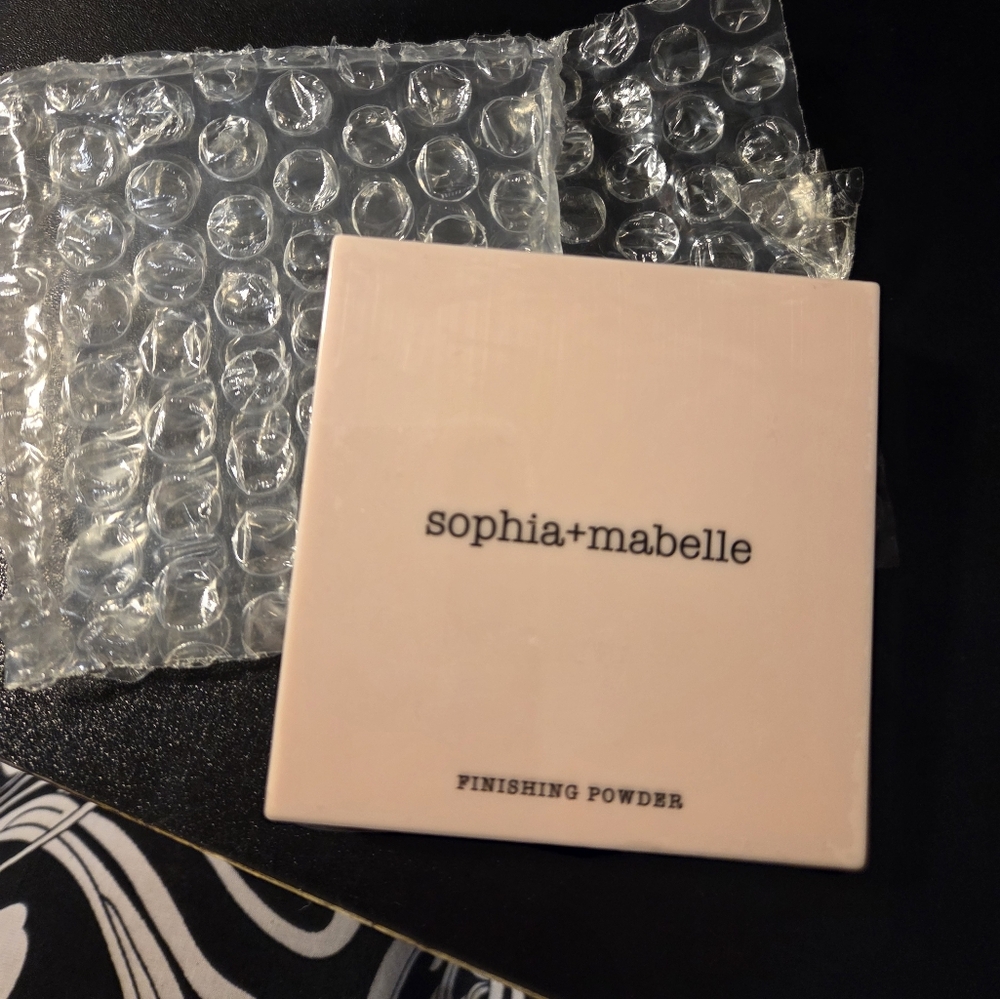 Sophia + Mabelle Finishing Powder